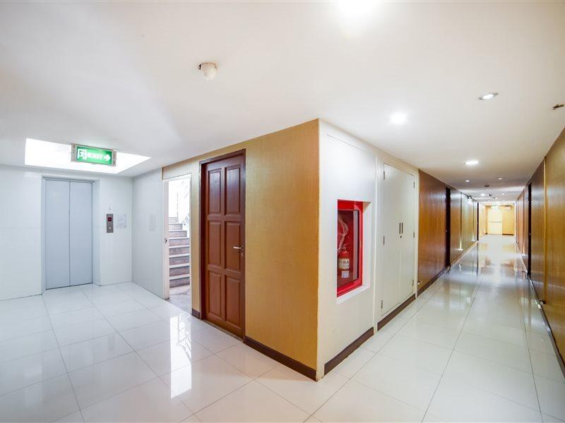 Oyo 460 Int Place Бангкок Екстер'єр фото