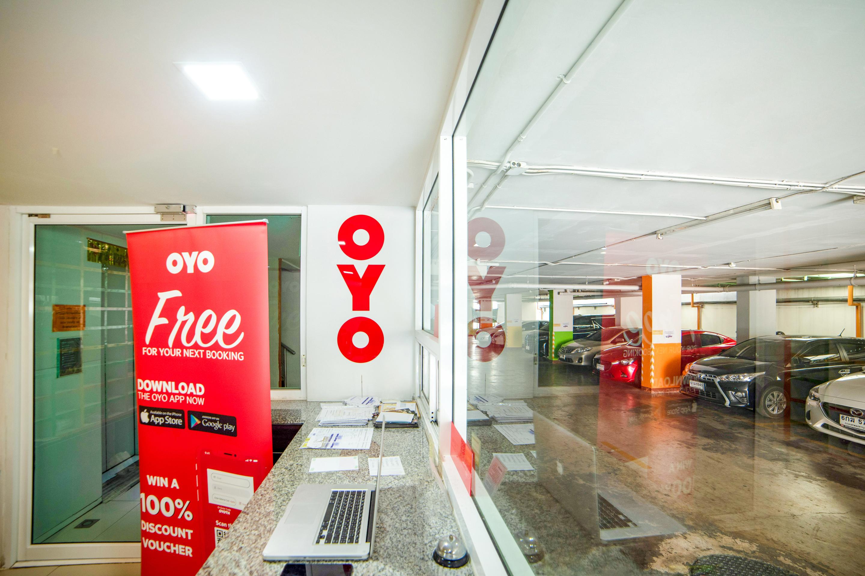 Oyo 460 Int Place Бангкок Екстер'єр фото