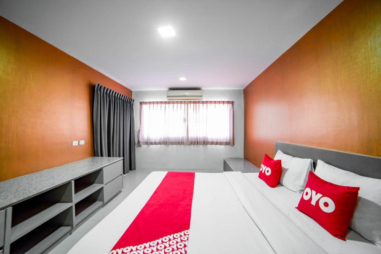 Oyo 460 Int Place Бангкок Екстер'єр фото